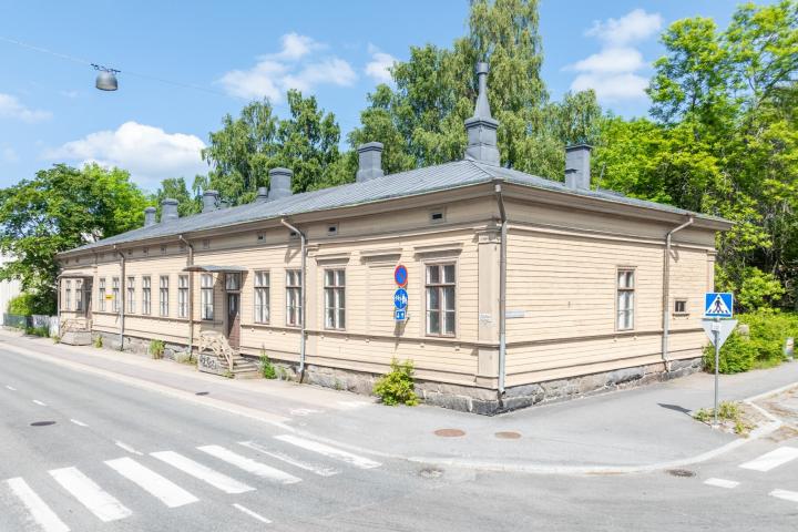 1752943887015-8055.jpg